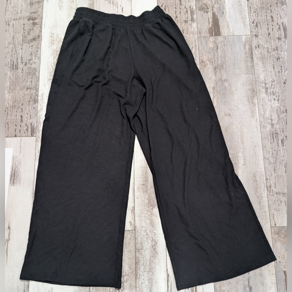 Peloton black wide leg waffle knit sweatpants Size M‎